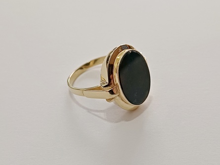 zlatý prsten s přírodním kamenem , ryzost 585/14 k, 5,16 g