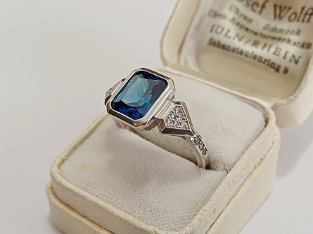 stříbrný prsten s modrým kamenem, styl Art Deco, safír, Ag 925/1000