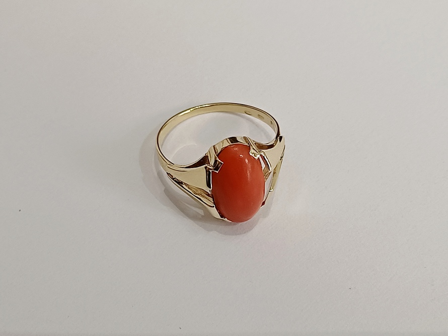 zlatý dámský prsten s korálem, Au 585/1000, 14 kt, 60. léta