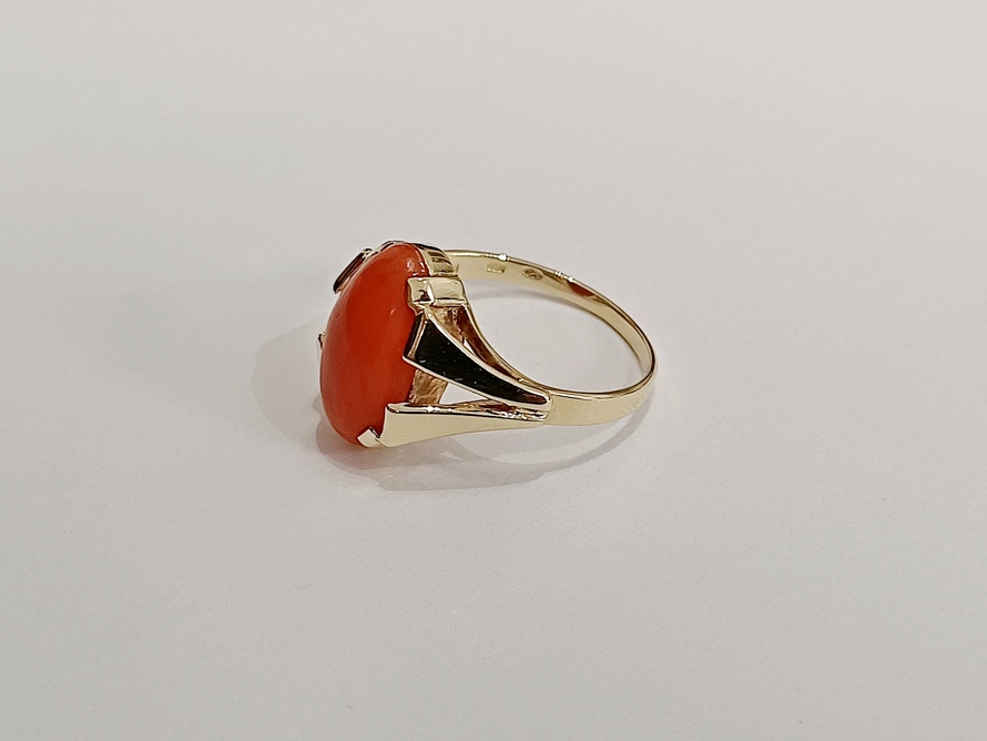 zlatý dámský prsten s korálem, Au 585/1000, 14 kt, 60. léta