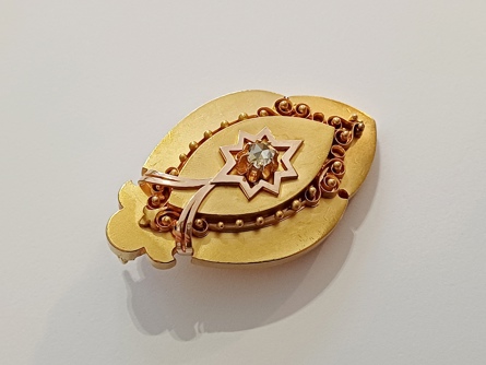 zlatý medailon s diamantem, ryzost 580/14 kt, 18,54 g, biedermeier, 19 století