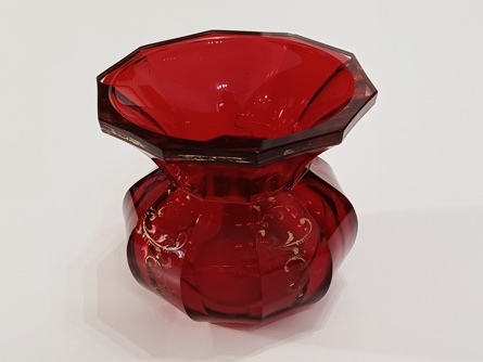 rubínová váza, Biedermeier, styl Moser