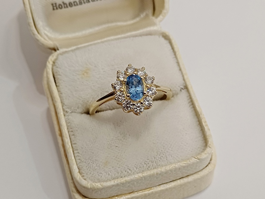 zlatý prsten se safírem a leukosafíry, Au 585/1000, 14 kt