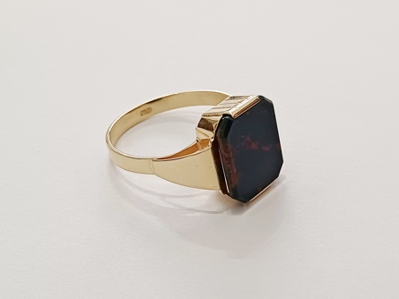 pánský zlatý prsten, 4,93 g, heliotrop/bloodstone