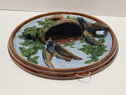 keramický závěsný talíř s reliéfem - ptáci, 32 cm, B. Bloch Eichwald