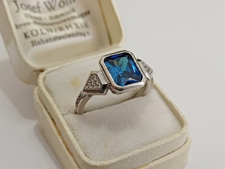 stříbrný prsten s modrým kamenem, styl Art Deco, safír, Ag 925/1000