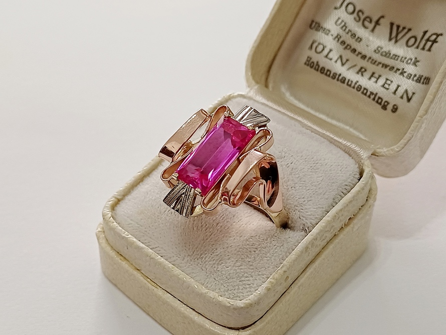 zlatý prsten s rubínem, Karat Brno, Au 585/1000, 14 kt, 50. léta, ČSR