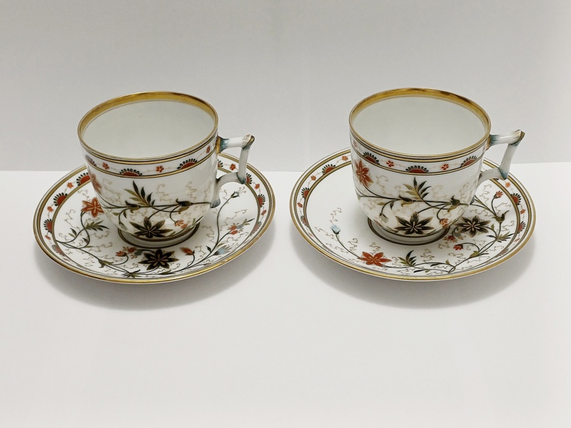 Porcelánový šálek s podšálkem v orientálním stylu