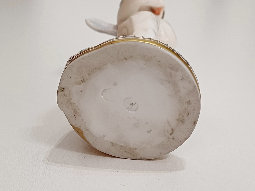 Anděl s jablkem, Nymphenburg Bavaria, styl Míšeň, 19. století