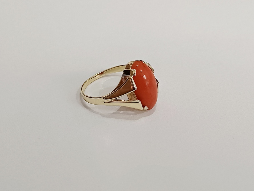 zlatý dámský prsten s korálem, Au 585/1000, 14 kt, 60. léta