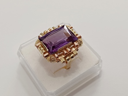 dámský zlatý prsten, safír, ryzost 585/14k, 9,90 g, I.ČSR, lvíček