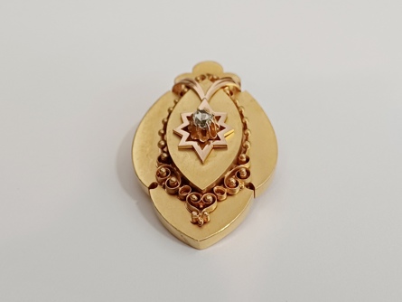 zlatý medailon s diamantem, ryzost 580/14 kt, 18,54 g, biedermeier, 19 století