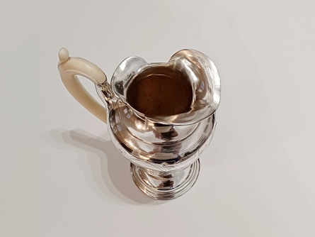 Konvička, stříbro, Ag 800, 327 g, RU, Vídeň