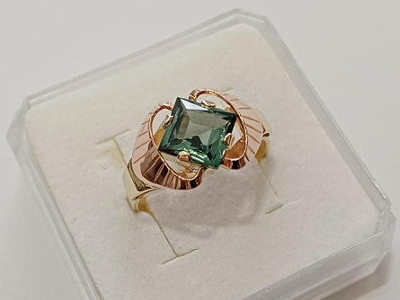 dámský zlatý prsten, zelený peridot/fluorit, ryzost 585/14k, 3,45 g