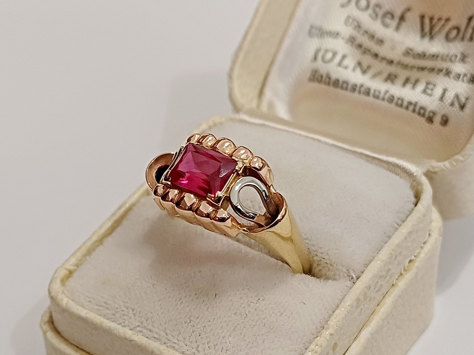 zlatý dámský prsten s rubínem, Au 585/1000, 14 kt, Art Deco, I.ČSR