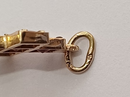 dámský zlatý přívěs s almandyny/pyropy, ryzost 585/14k, I.ČSR