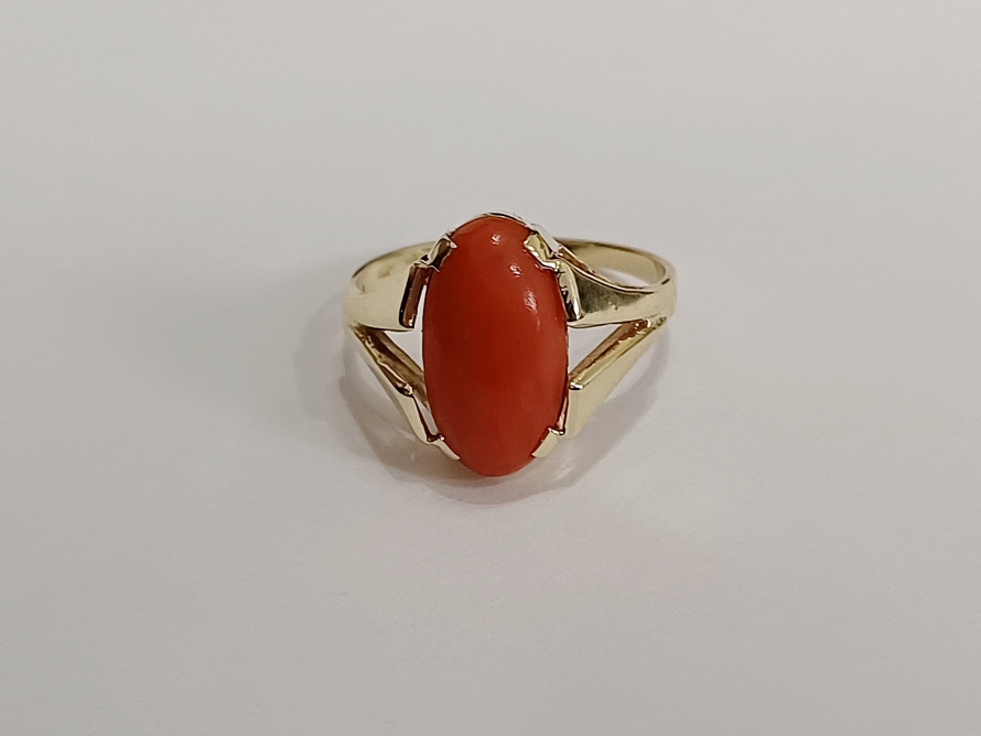 zlatý dámský prsten s korálem, Au 585/1000, 14 kt, 60. léta