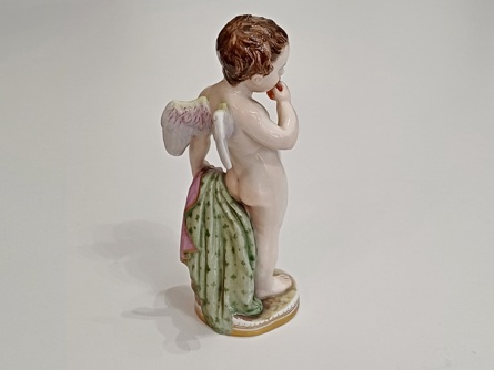 Anděl s jablkem, Nymphenburg Bavaria, styl Míšeň, 19. století