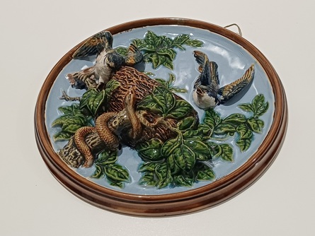 keramický závěsný talíř s reliéfem - ptáci, 32 cm, B. Bloch Eichwald