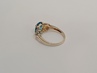 zlatý dámský prsten s modrým korundem a diamanty, Au 375/1000, 9 kt