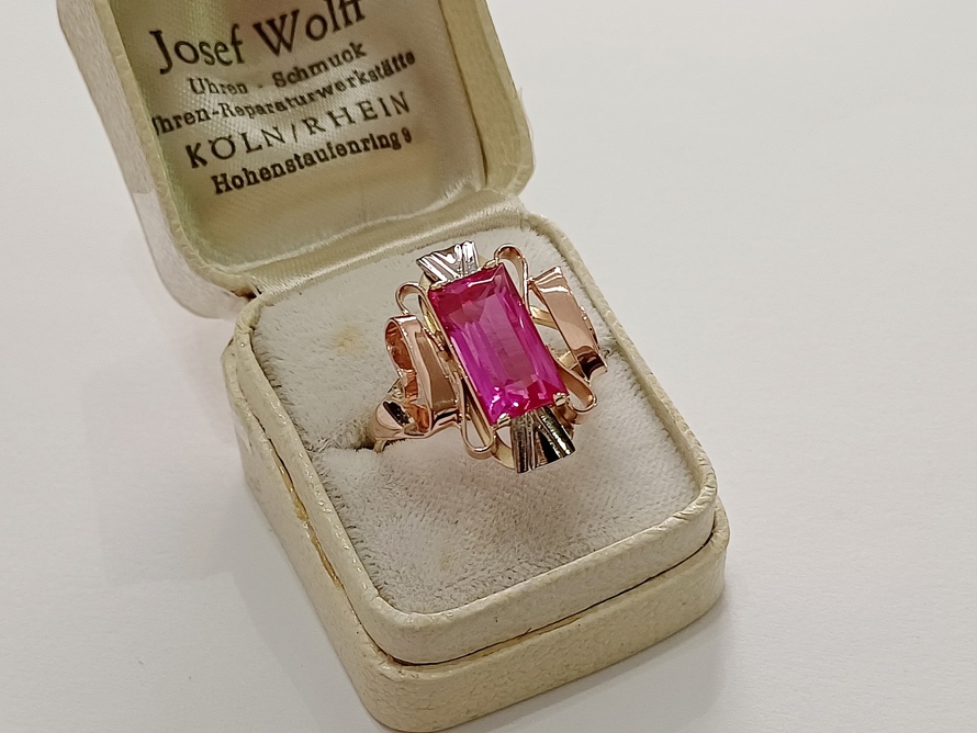 zlatý prsten s rubínem, Karat Brno, Au 585/1000, 14 kt, 50. léta, ČSR