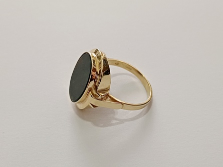 zlatý prsten s přírodním kamenem , ryzost 585/14 k, 5,16 g