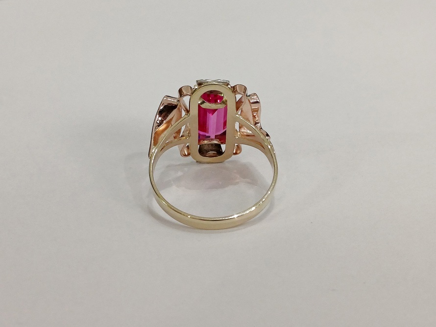 zlatý prsten s rubínem, Karat Brno, Au 585/1000, 14 kt, 50. léta, ČSR