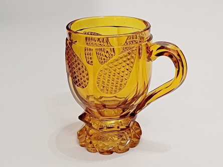 pohár s uchem, topas, styl Biedermeier, 19. století
