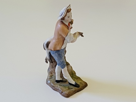 Mladík s beranem, Samson Francie, Ludwigsburg, 19. století, styl Míšeň