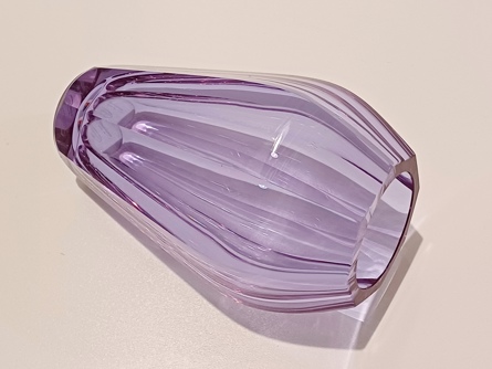 hranovaná váza Moser Diva 20 cm, alexandrit, Art Deco
