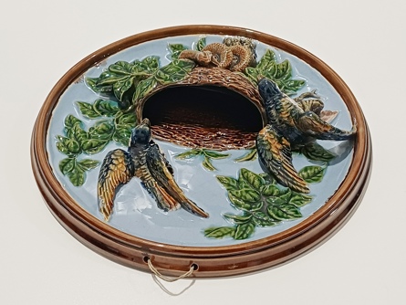 keramický závěsný talíř s reliéfem - ptáci, 32 cm, B. Bloch Eichwald