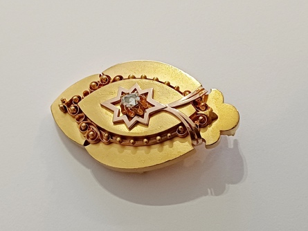 zlatý medailon s diamantem, ryzost 580/14 kt, 18,54 g, biedermeier, 19 století