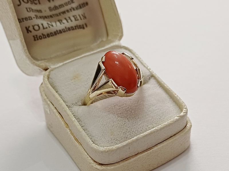 zlatý dámský prsten s korálem, Au 585/1000, 14 kt, 60. léta