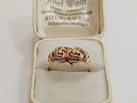zlatý prsten, Karat Brno, Au 585/1000, 14 kt., lvíček, 40.léta