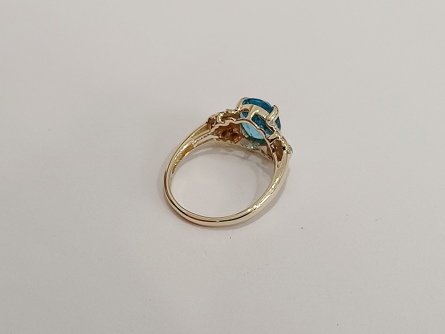 zlatý dámský prsten s modrým korundem a diamanty, Au 375/1000, 9 kt