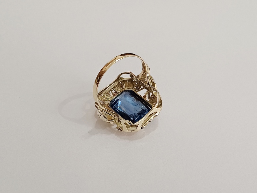 zlatý dámský prsten s akvamarínem, Au 585/1000, 14 kt, 30. léta, I.ČSR