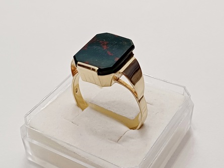 pánský zlatý prsten, 4,93 g, heliotrop/bloodstone