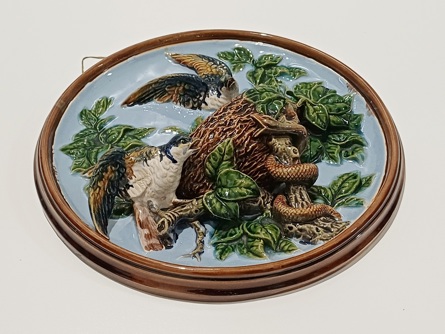 keramický závěsný talíř s reliéfem - ptáci, 32 cm, B. Bloch Eichwald