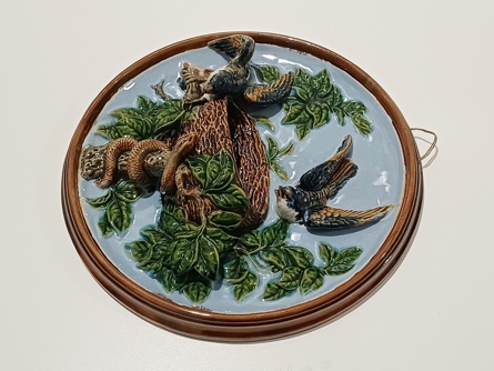 keramický závěsný talíř s reliéfem - ptáci, 32 cm, B. Bloch Eichwald