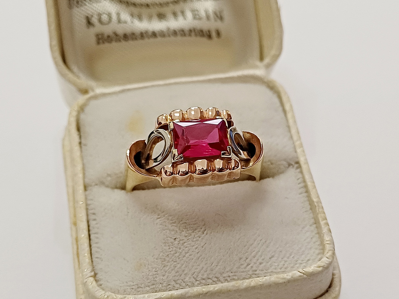 zlatý dámský prsten s rubínem, Au 585/1000, 14 kt, Art Deco, I.ČSR