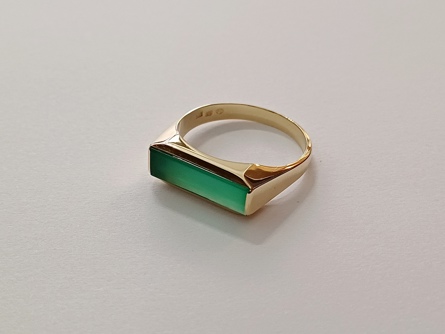pánský zlatý prsten, chryzopras, ryzost 585/14k, 4,74 g, I. ČSR, lvíček