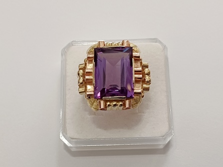 dámský zlatý prsten, safír, ryzost 585/14k, 9,90 g, I.ČSR, lvíček