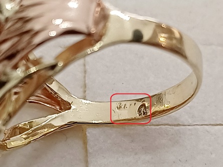 dámský zlatý prsten, ryzost 585/14k, 3,32 g, I.ČSR, lvíček