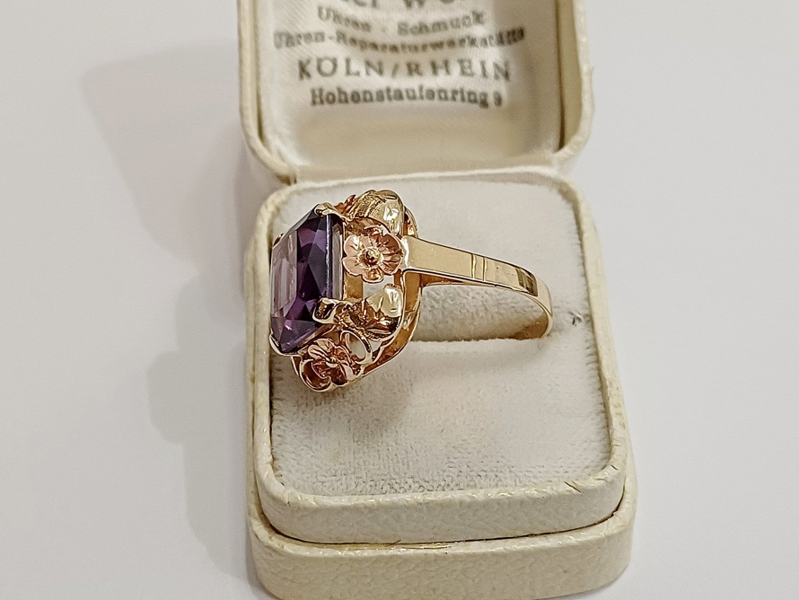 zlatý prsten s fialovým safírem, Au 585/1000, 14 kt, 40. léta, SK