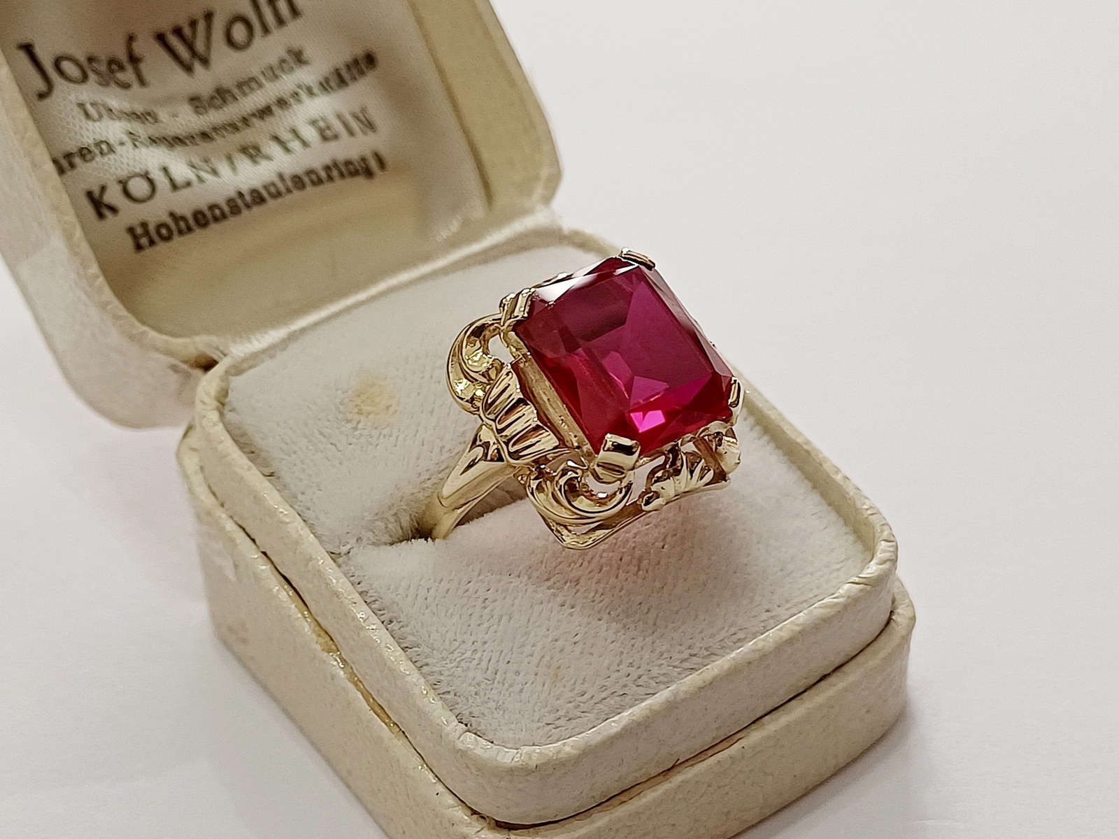 zlatý dámský prsten s rubínem, Au 585/1000, 14 kt, Vídeň, 30. léta