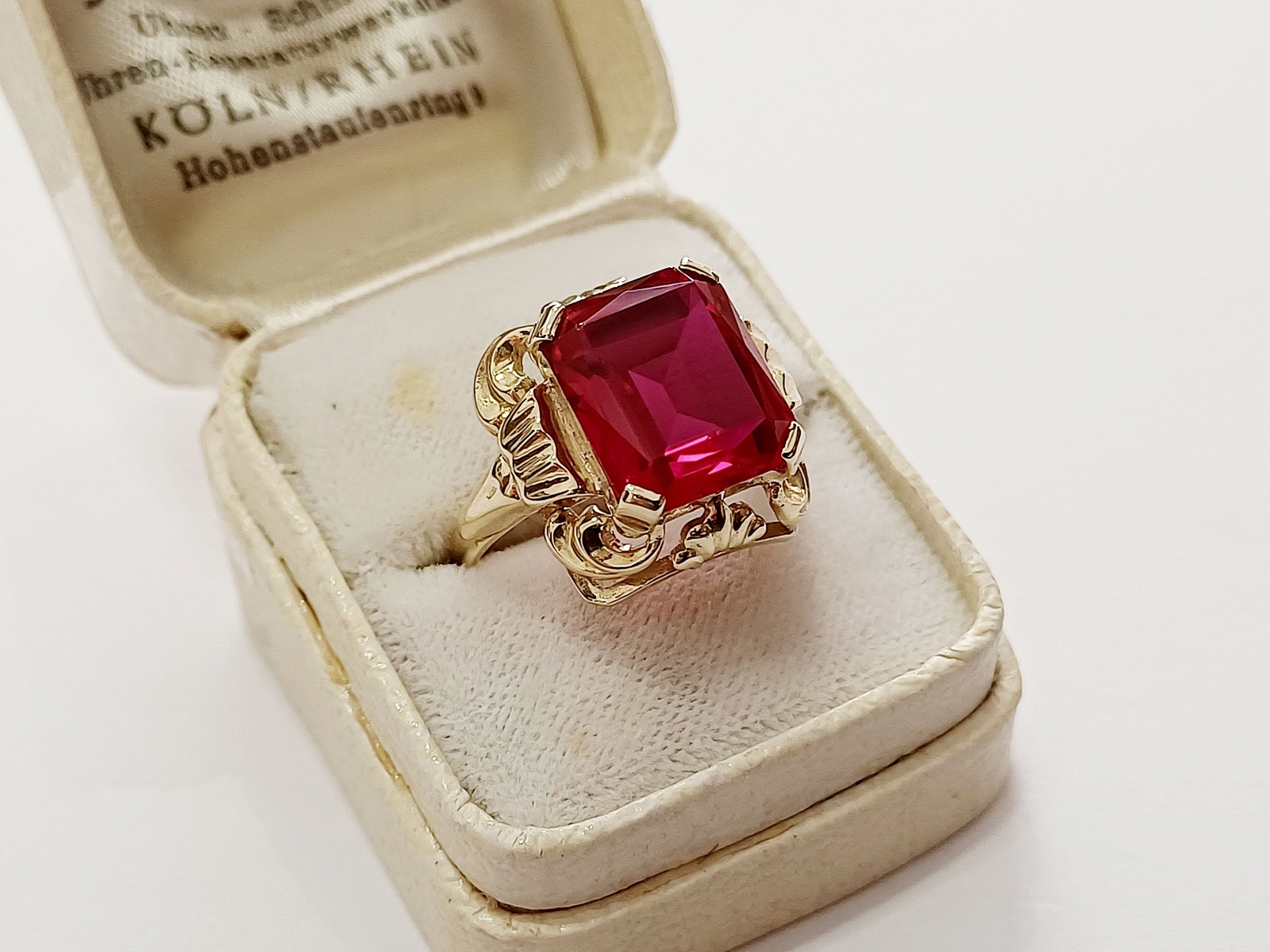 zlatý dámský prsten s rubínem, Au 585/1000, 14 kt, Vídeň, 30. léta