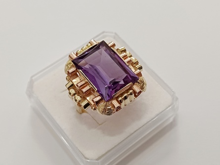 dámský zlatý prsten, safír, ryzost 585/14k, 9,90 g, I.ČSR, lvíček