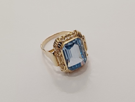 dámský zlatý prsten, akvamarín, ryzost 585/14k, 8,87 g, I.ČSR, lvíček