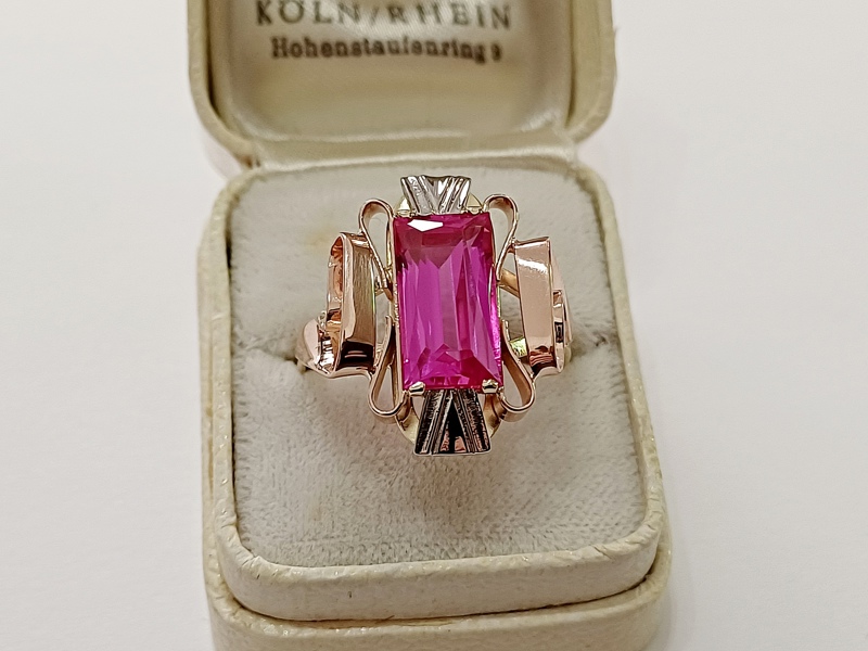 zlatý prsten s rubínem, Karat Brno, Au 585/1000, 14 kt, 50. léta, ČSR