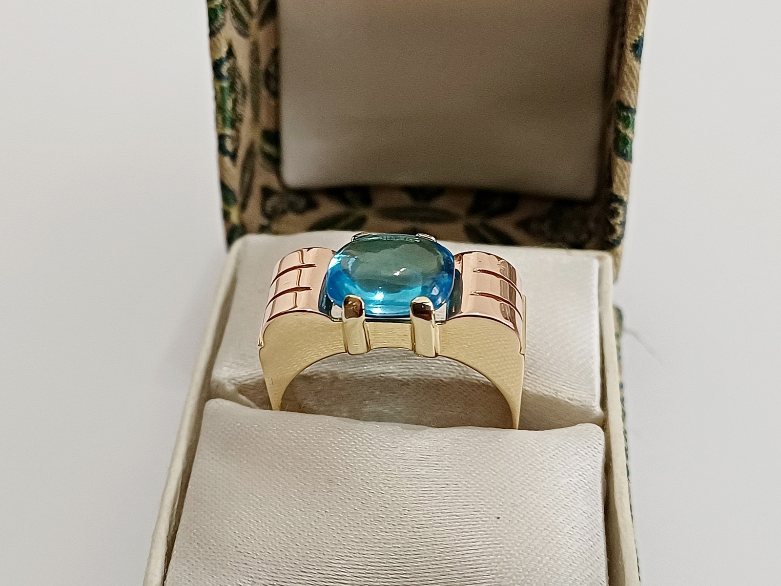zlatý prsten s modrým safírem, Au 585/1000, 14 kt, 30. léta, I.ČSR